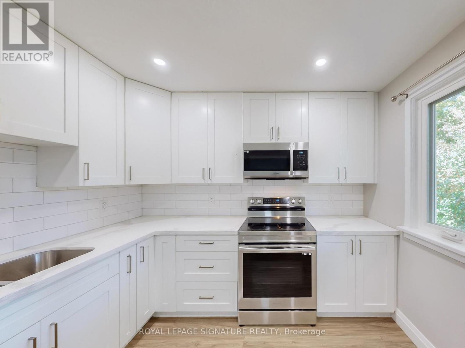 22 Sherwood Avenue, Kitchener, Ontario  N2B 1J9 - Photo 9 - X12424207