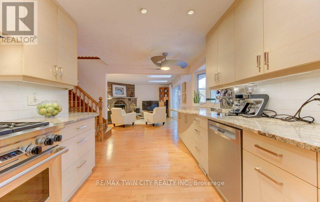 299 Hiawatha Drive, Waterloo, Ontario  N2L 2V9 - Photo 15 - X12424257