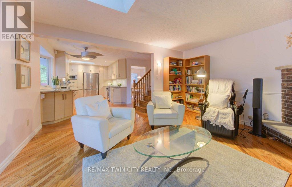 299 Hiawatha Drive, Waterloo, Ontario  N2L 2V9 - Photo 16 - X12424257