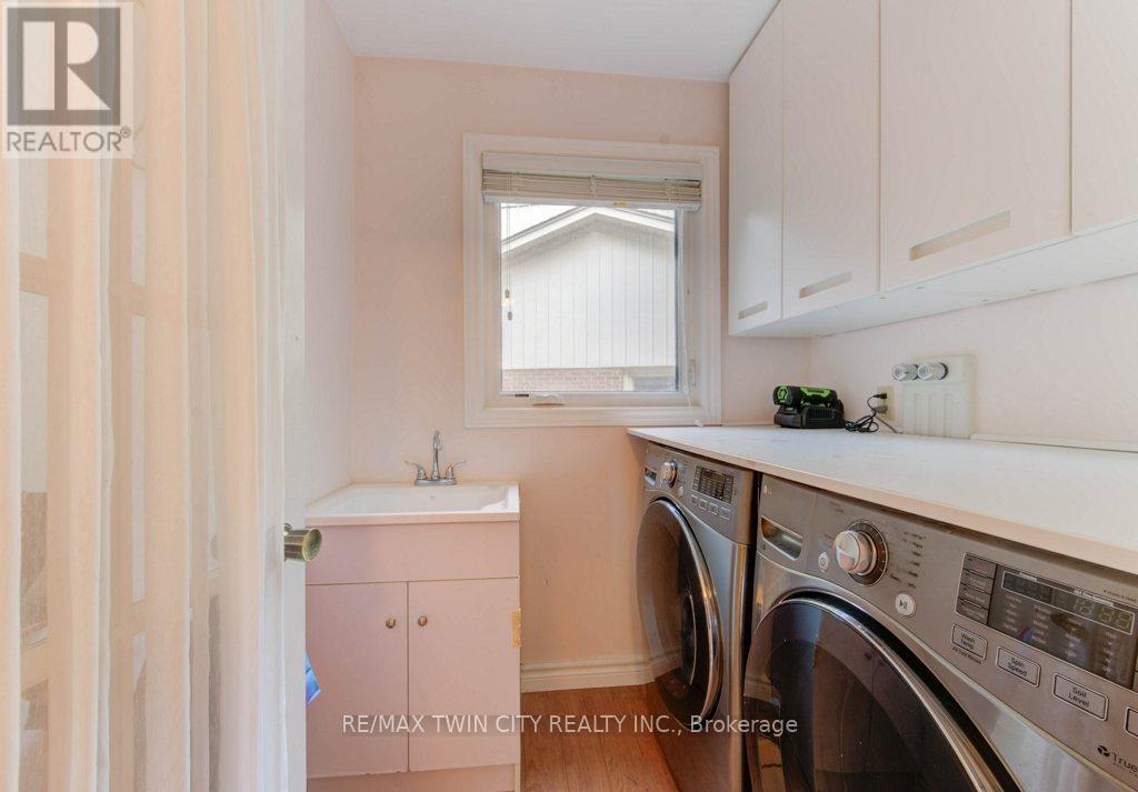 299 Hiawatha Drive, Waterloo, Ontario  N2L 2V9 - Photo 19 - X12424257