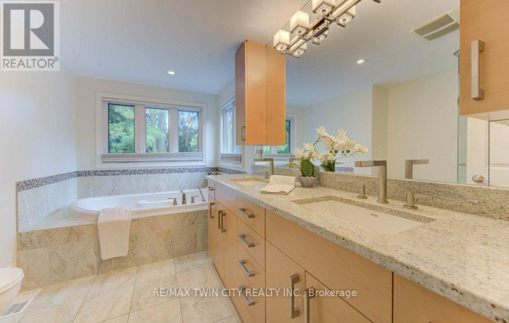 299 Hiawatha Drive, Waterloo, Ontario  N2L 2V9 - Photo 23 - X12424257