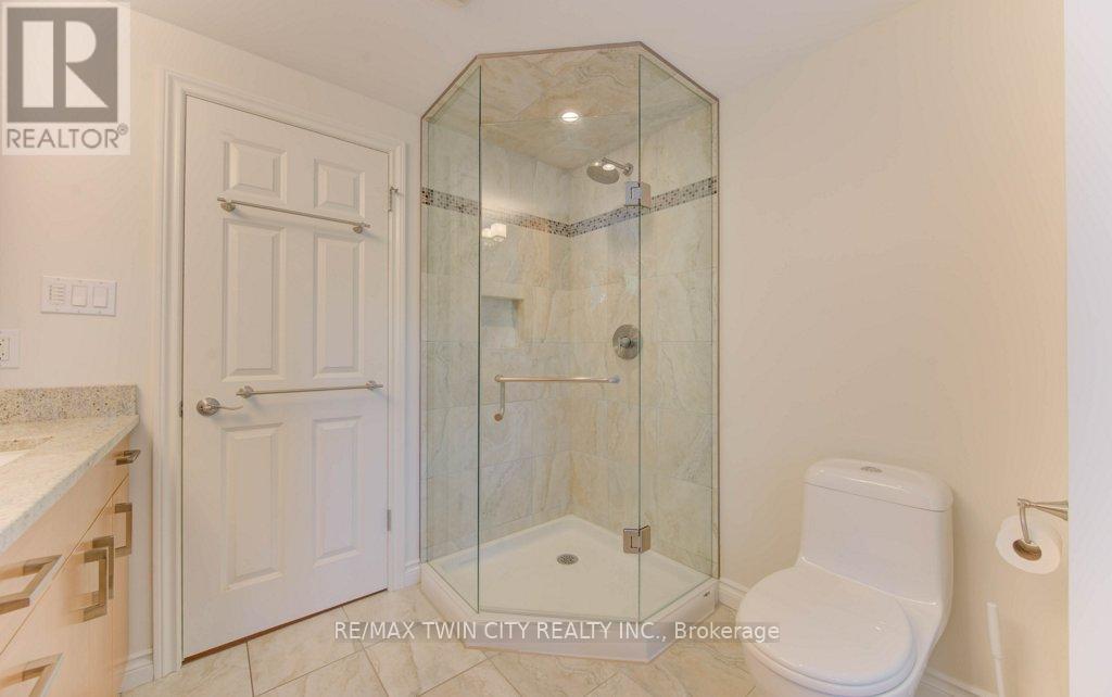 299 Hiawatha Drive, Waterloo, Ontario  N2L 2V9 - Photo 24 - X12424257