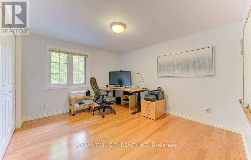 299 Hiawatha Drive, Waterloo, Ontario  N2L 2V9 - Photo 25 - X12424257