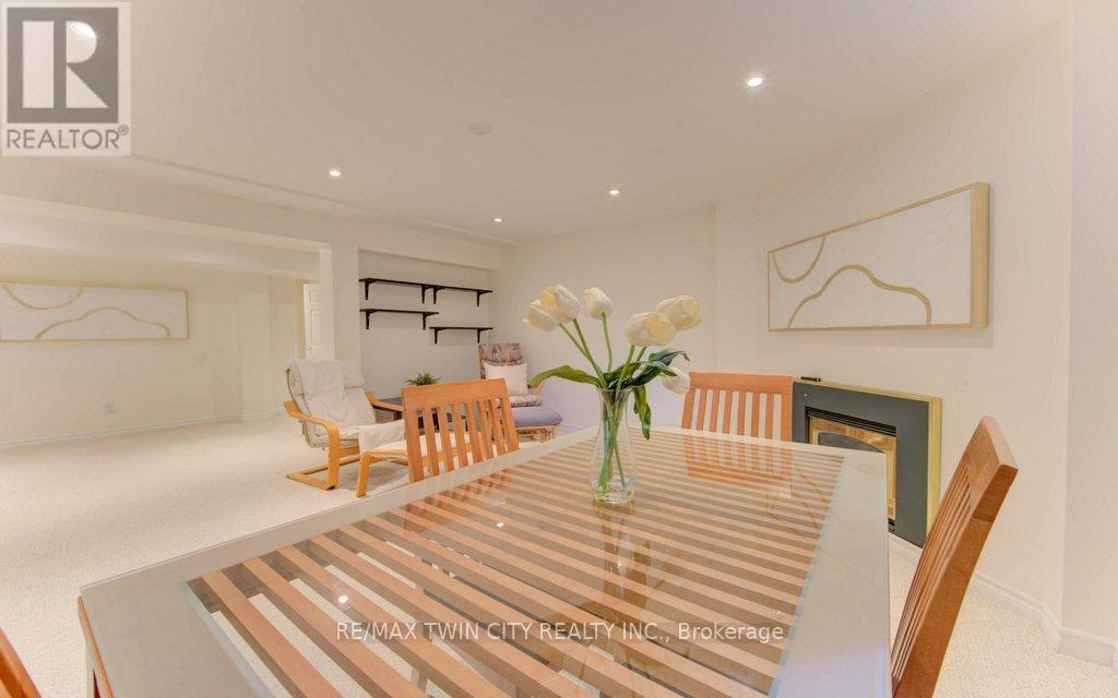 299 Hiawatha Drive, Waterloo, Ontario  N2L 2V9 - Photo 29 - X12424257