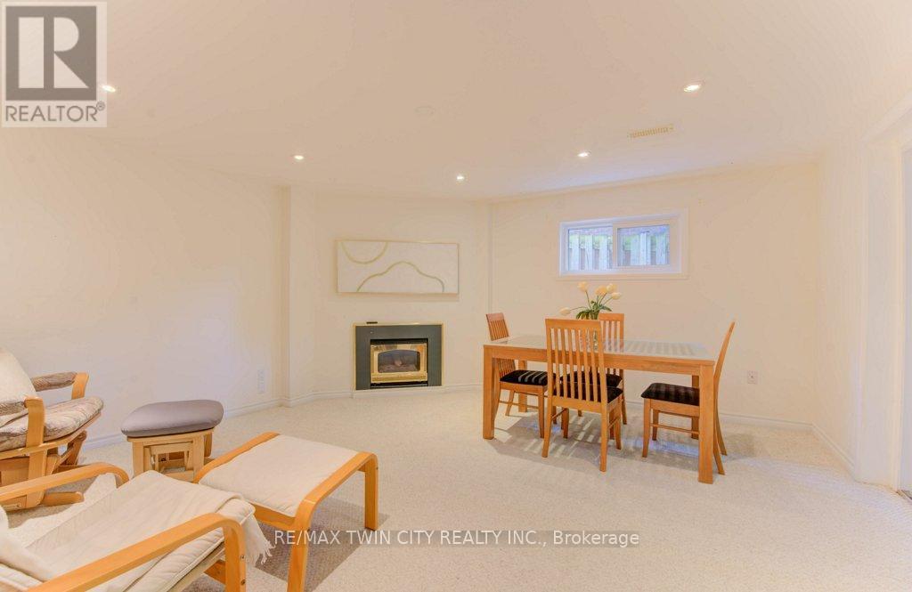 299 Hiawatha Drive, Waterloo, Ontario  N2L 2V9 - Photo 30 - X12424257