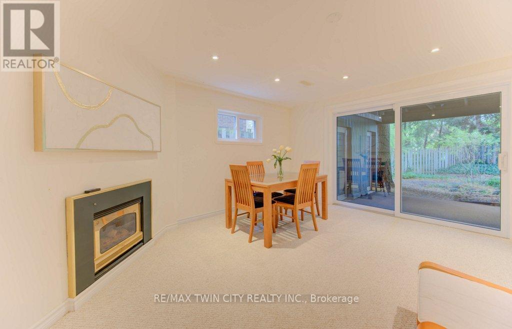 299 Hiawatha Drive, Waterloo, Ontario  N2L 2V9 - Photo 31 - X12424257