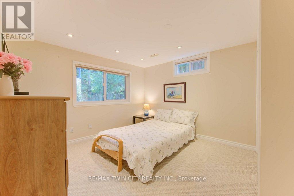 299 Hiawatha Drive, Waterloo, Ontario  N2L 2V9 - Photo 32 - X12424257