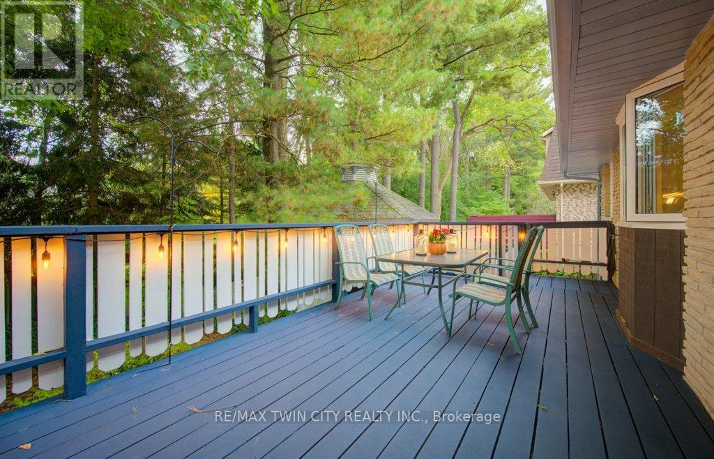 299 Hiawatha Drive, Waterloo, Ontario  N2L 2V9 - Photo 35 - X12424257