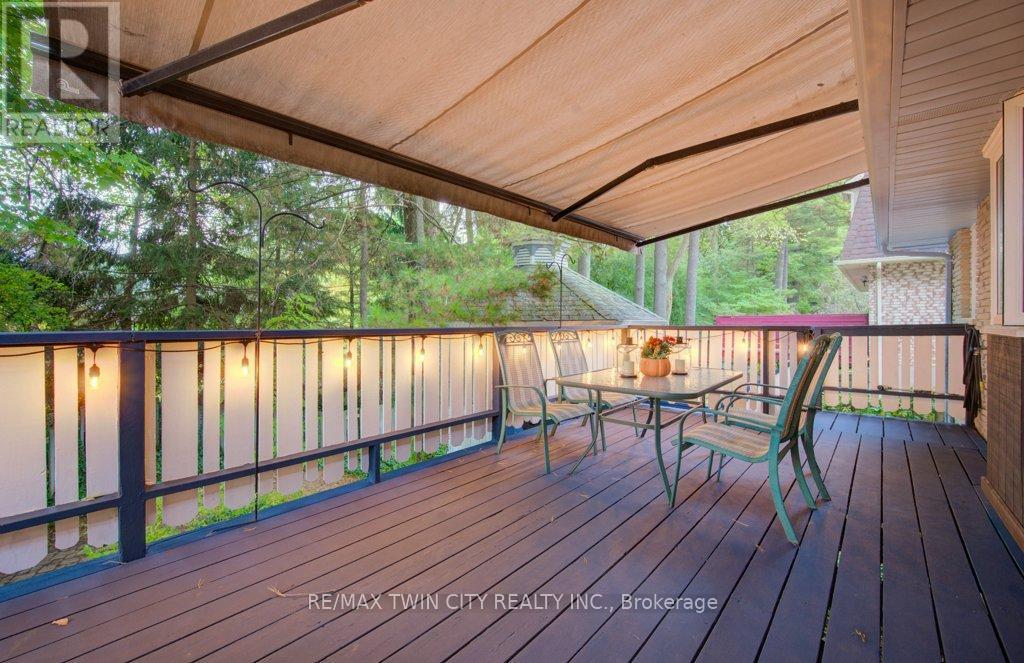 299 Hiawatha Drive, Waterloo, Ontario  N2L 2V9 - Photo 36 - X12424257