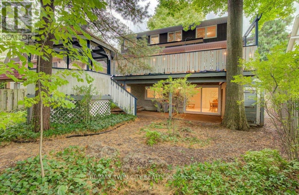 299 Hiawatha Drive, Waterloo, Ontario  N2L 2V9 - Photo 43 - X12424257