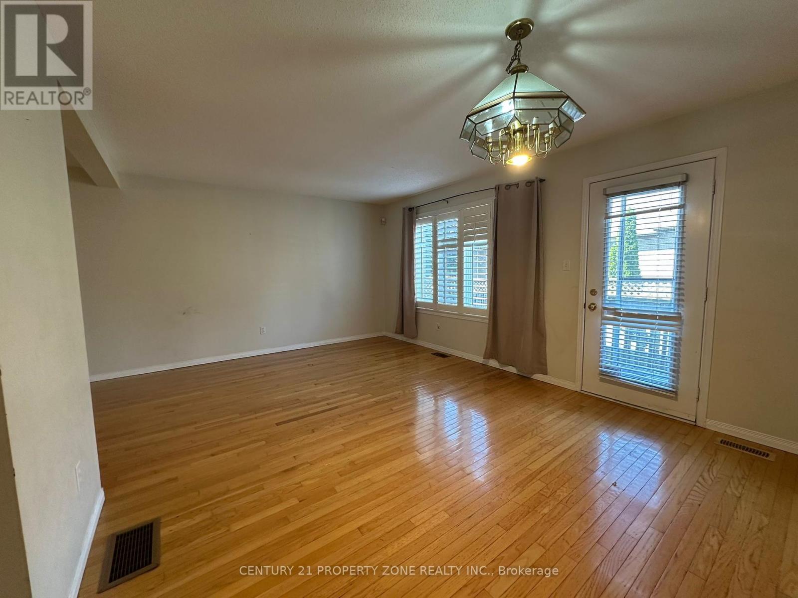 35 - 1889 Upper Wentworth Street, Hamilton, Ontario  L9B 2T8 - Photo 4 - X12424267