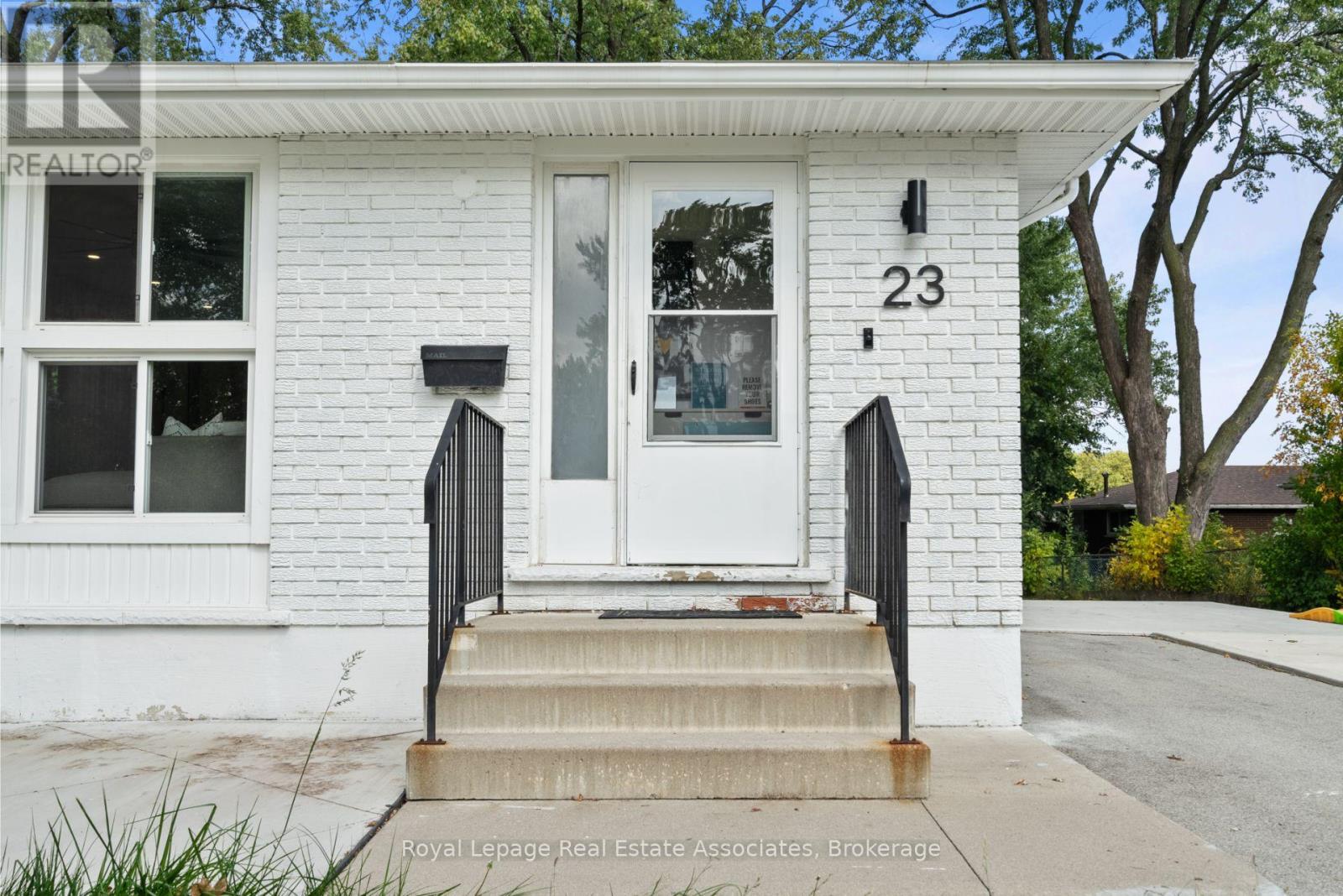 23 Thorley Drive, Hamilton, Ontario  L8T 2Y9 - Photo 2 - X12424274