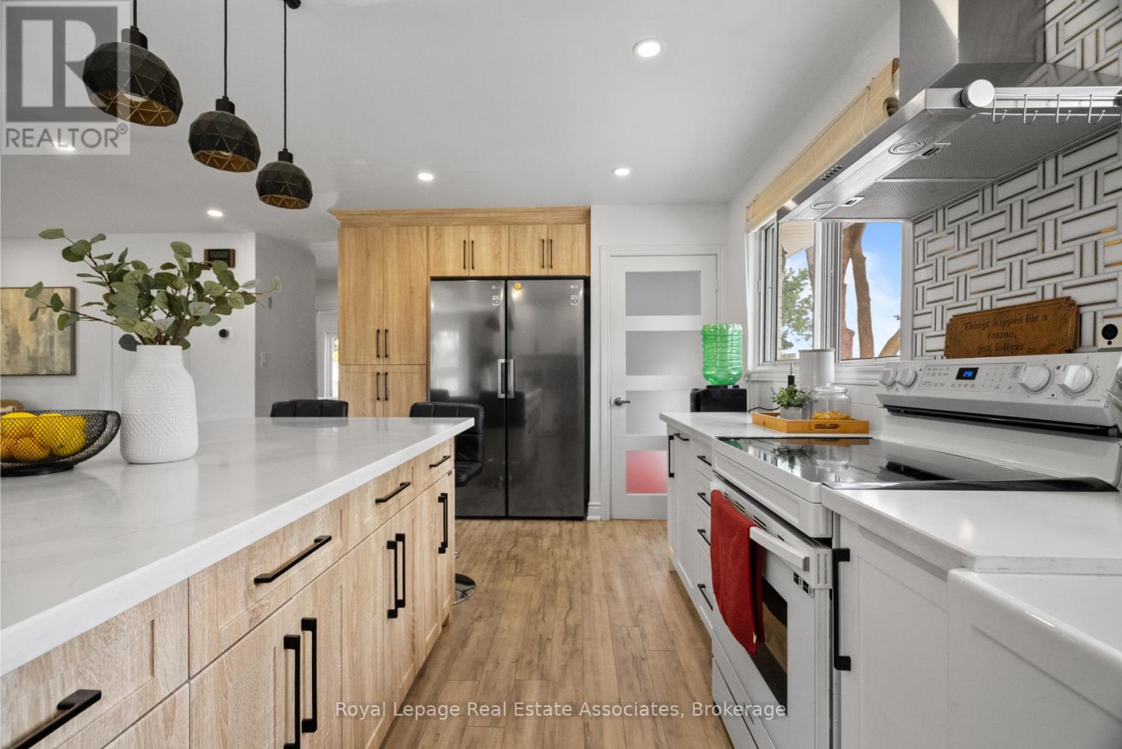 23 Thorley Drive, Hamilton, Ontario  L8T 2Y9 - Photo 6 - X12424274