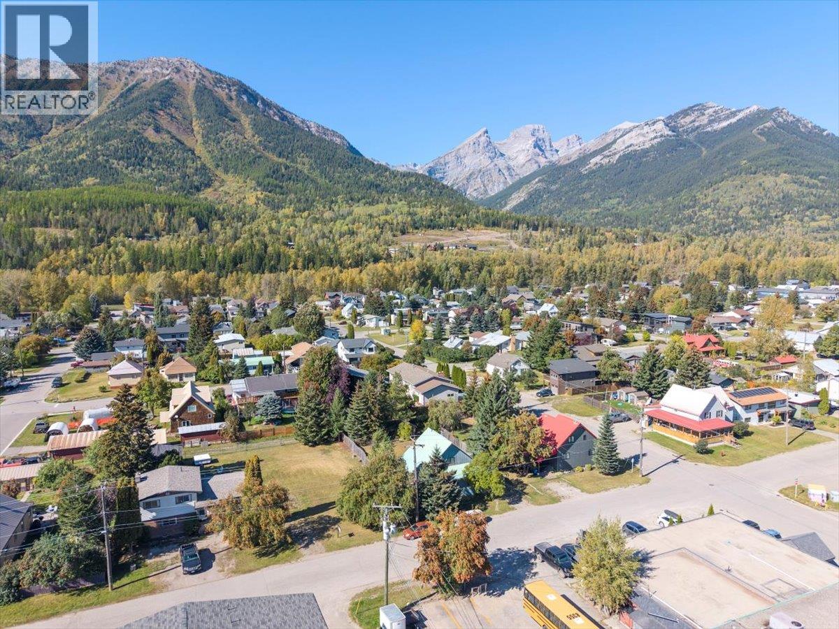 1141 8th Avenue, Fernie, British Columbia  V0B 1M0 - Photo 4 - 10363755