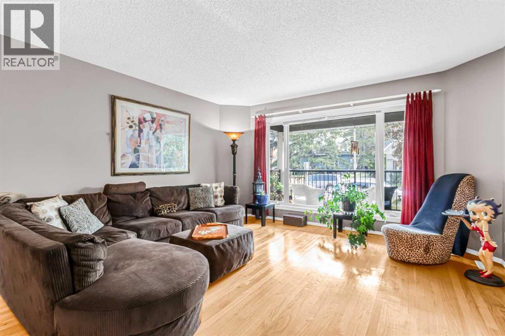 924 19 Avenue Nw, Calgary, Alberta  T2M 0Z5 - Photo 4 - A2256636