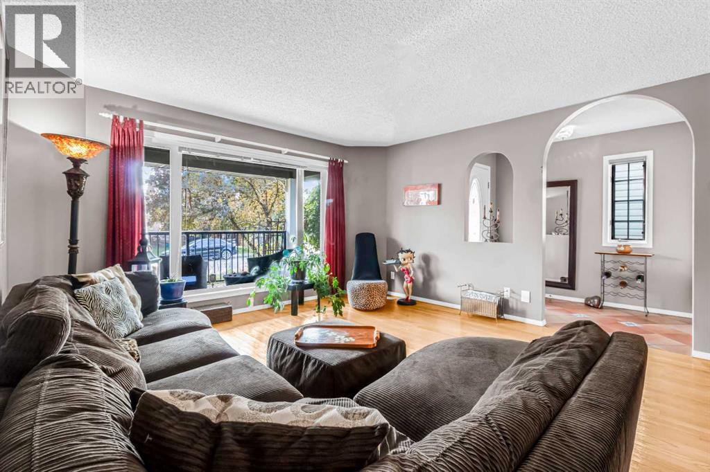 924 19 Avenue Nw, Calgary, Alberta  T2M 0Z5 - Photo 5 - A2256636