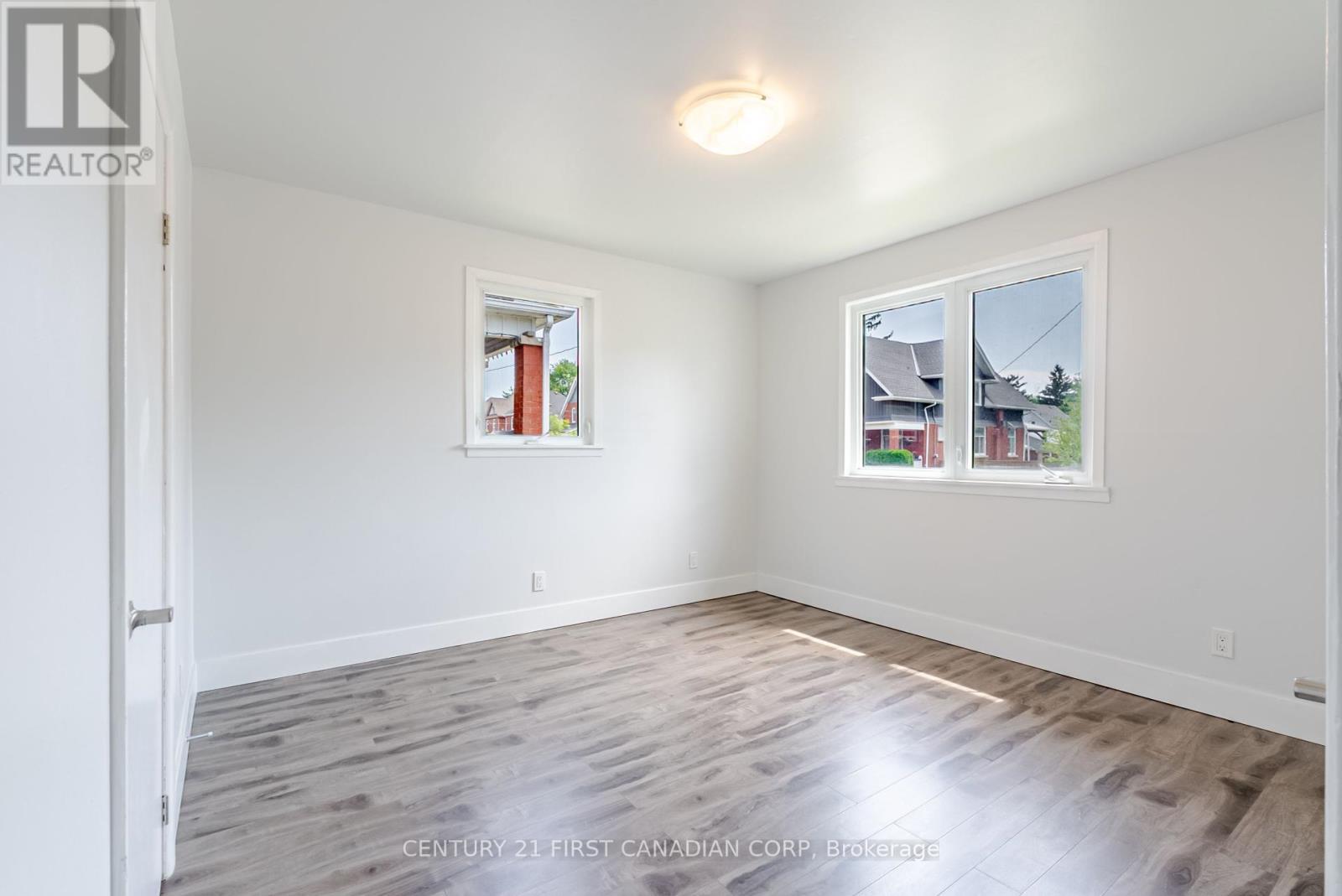 76 Myrtle Street, St. Thomas, Ontario  N5R 2G1 - Photo 12 - X12424449