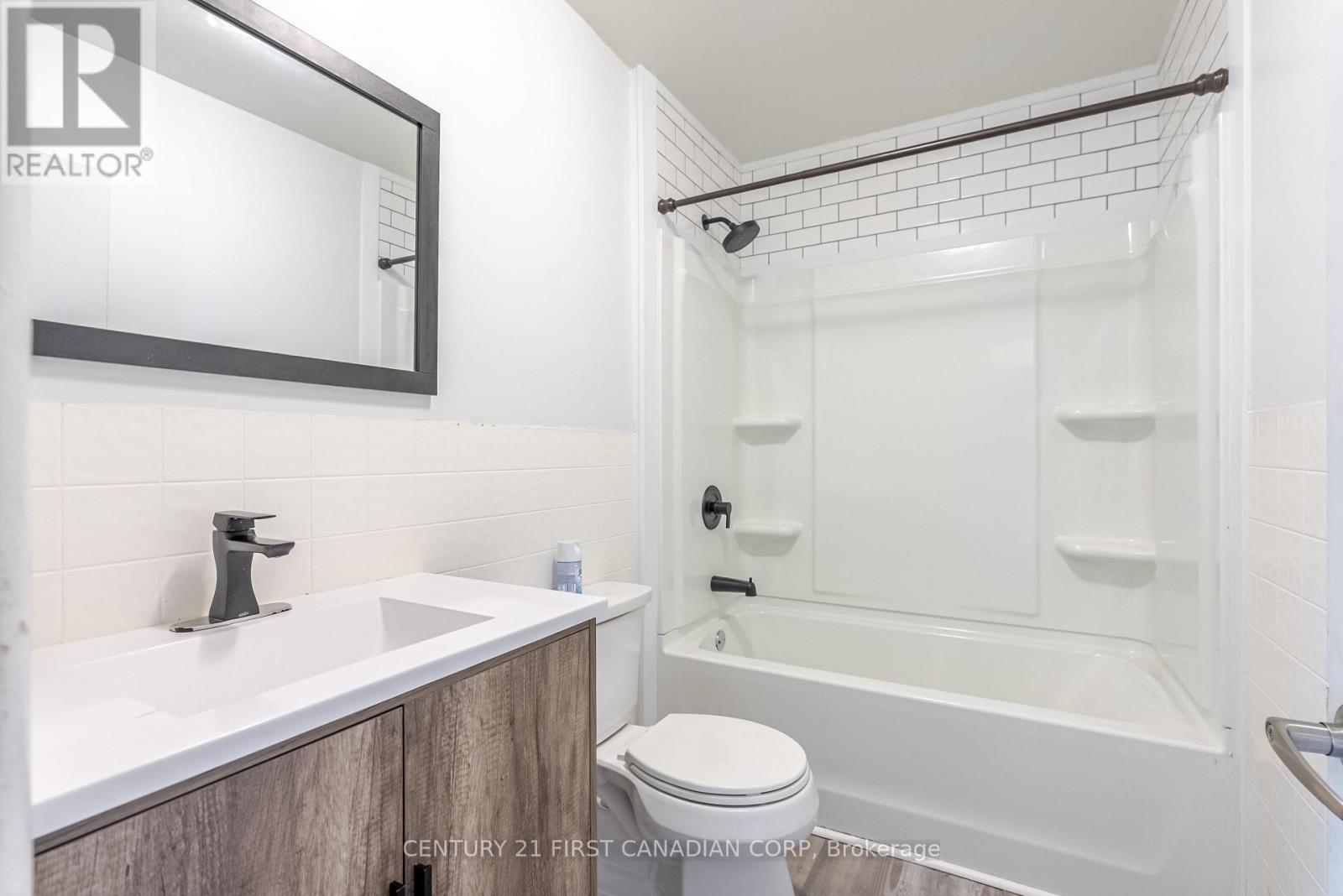 76 Myrtle Street, St. Thomas, Ontario  N5R 2G1 - Photo 14 - X12424449