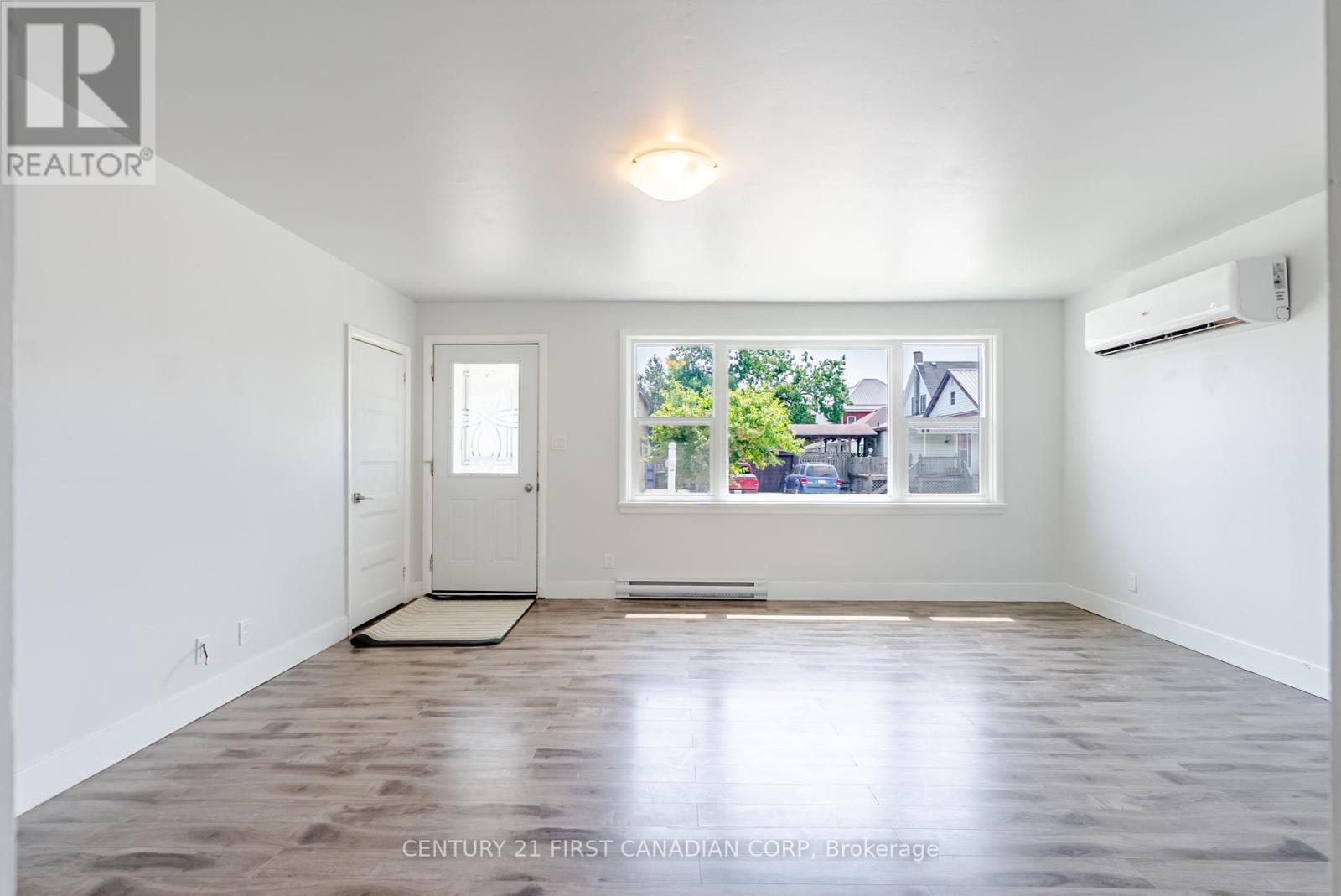 76 Myrtle Street, St. Thomas, Ontario  N5R 2G1 - Photo 7 - X12424449