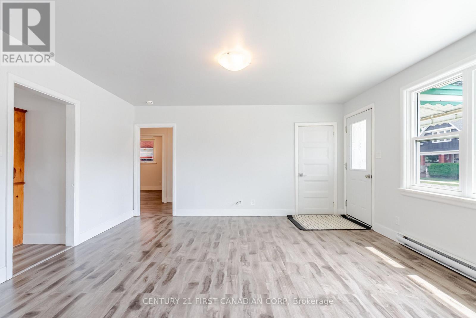 76 Myrtle Street, St. Thomas, Ontario  N5R 2G1 - Photo 8 - X12424449
