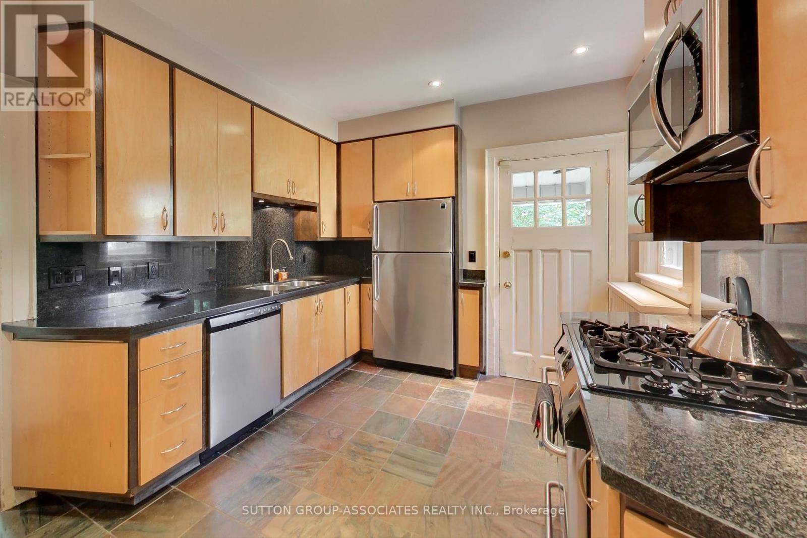14 Bracondale Hill Road, Toronto, Ontario  M6G 3P4 - Photo 16 - C12424310