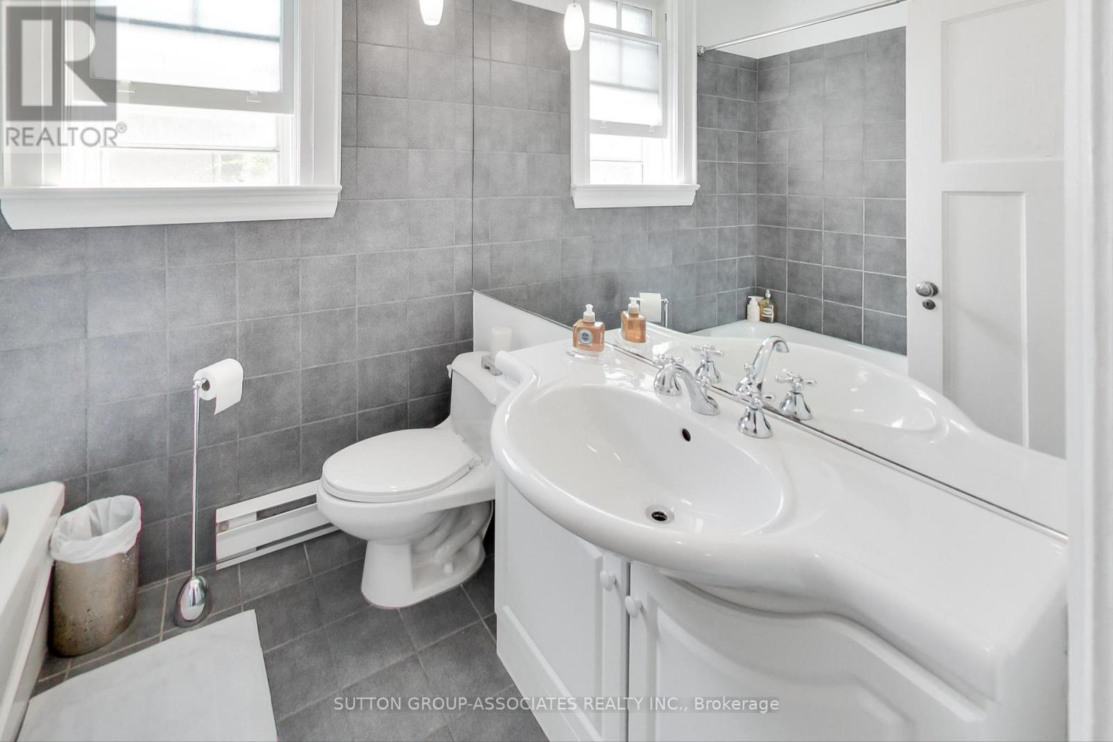 14 Bracondale Hill Road, Toronto, Ontario  M6G 3P4 - Photo 32 - C12424310