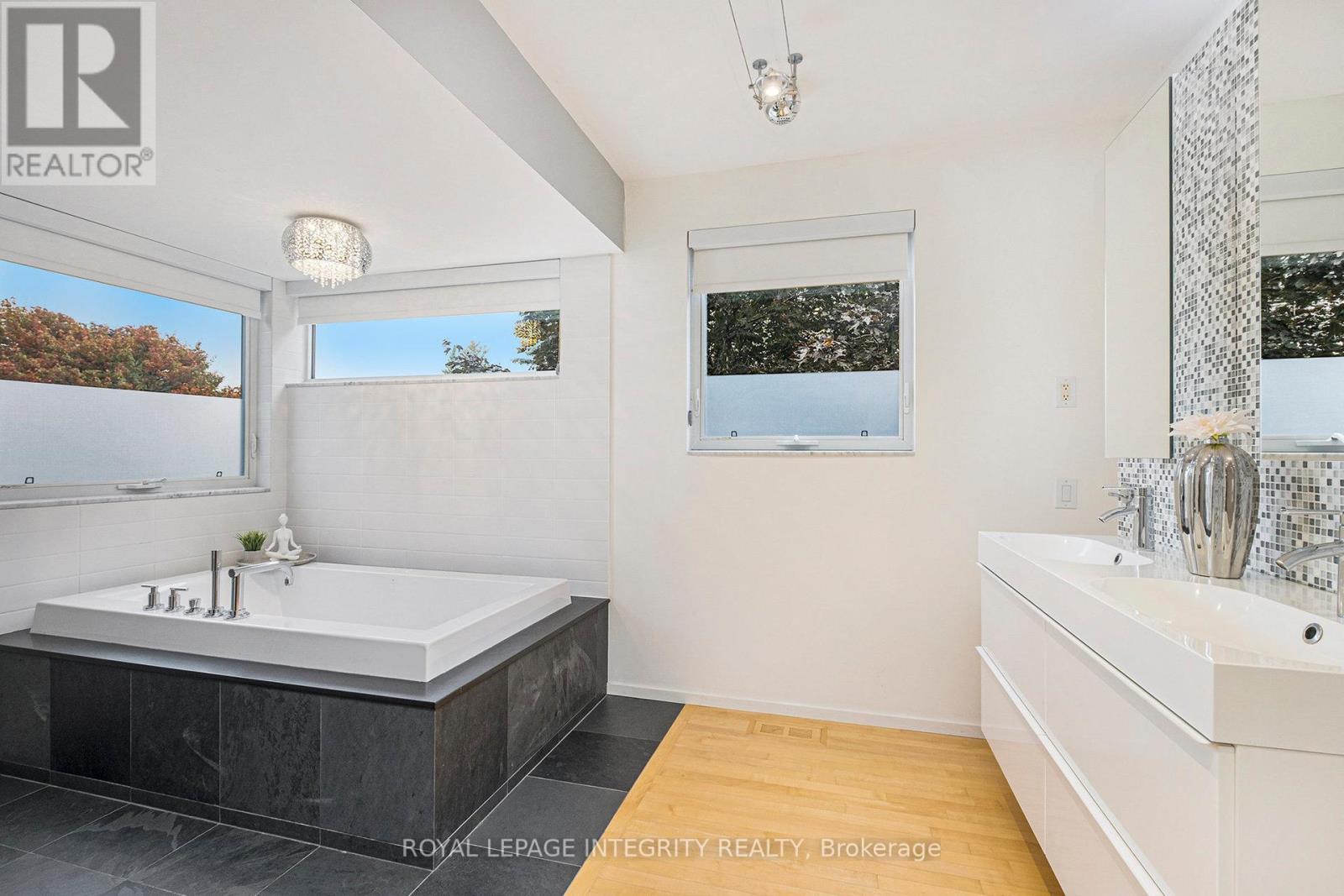 23 Still Water Drive, Ottawa, Ontario  K2H 5J9 - Photo 19 - X12424490