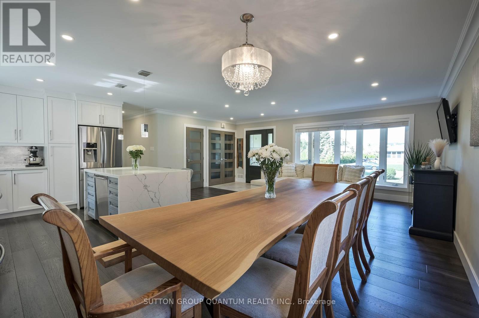 390 Wendall Place, Oakville, Ontario  L6K 2M1 - Photo 12 - W12417447