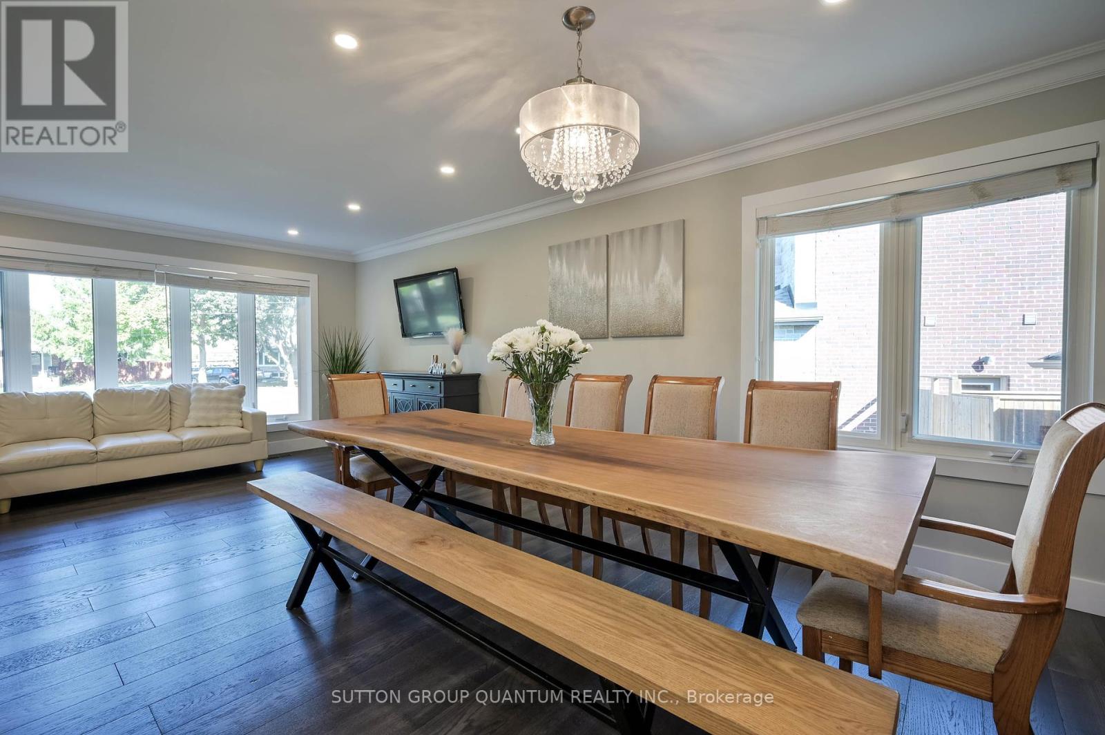 390 Wendall Place, Oakville, Ontario  L6K 2M1 - Photo 11 - W12417447