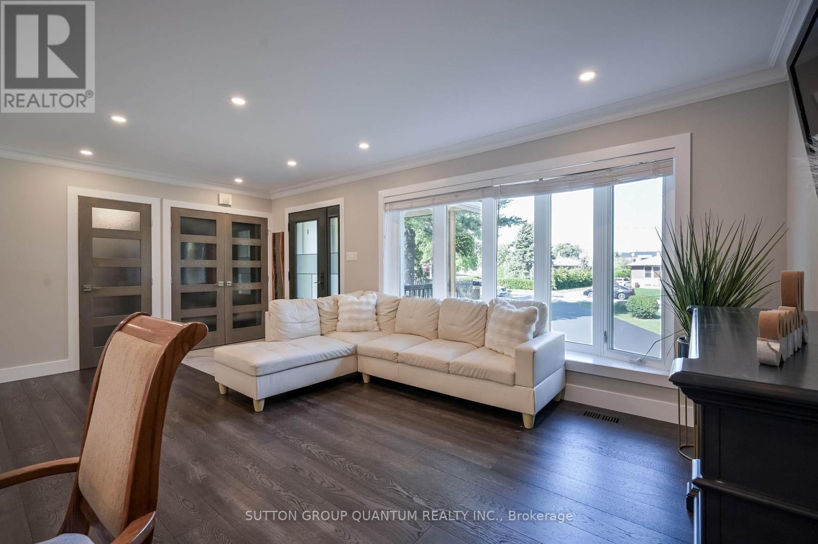 390 Wendall Place, Oakville, Ontario  L6K 2M1 - Photo 14 - W12417447