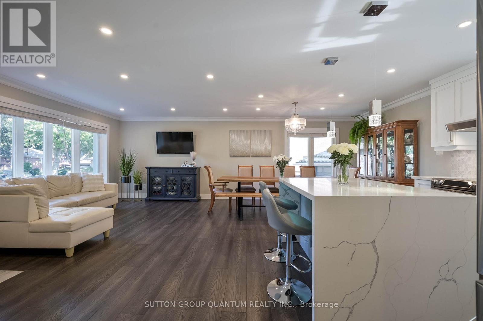 390 Wendall Place, Oakville, Ontario  L6K 2M1 - Photo 16 - W12417447
