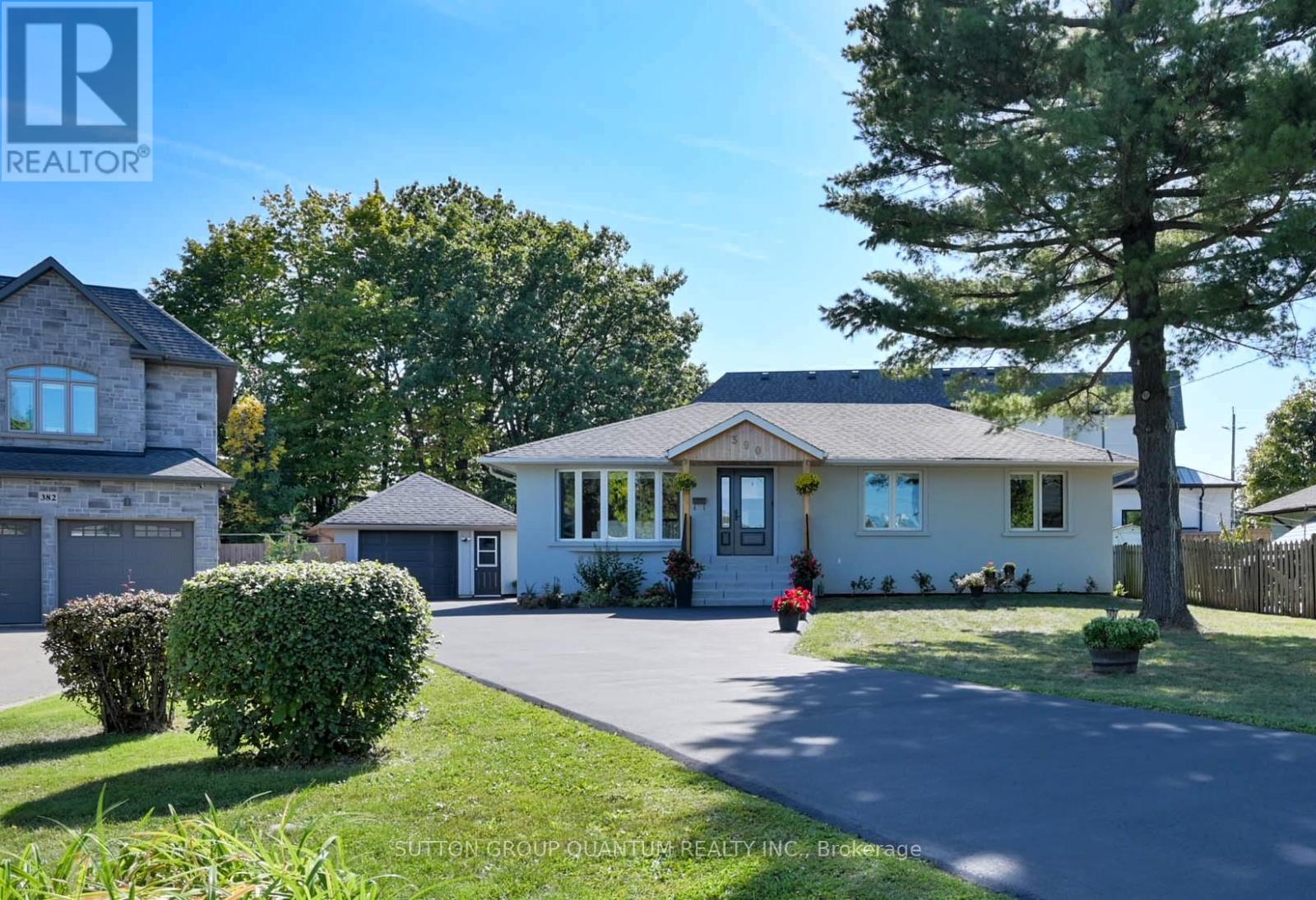 390 Wendall Place, Oakville, Ontario  L6K 2M1 - Photo 2 - W12417447