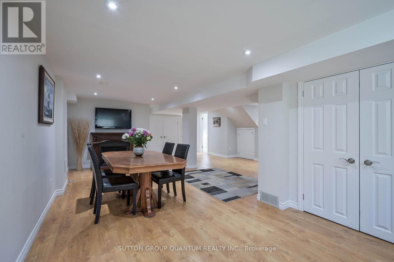 390 Wendall Place, Oakville, Ontario  L6K 2M1 - Photo 31 - W12417447