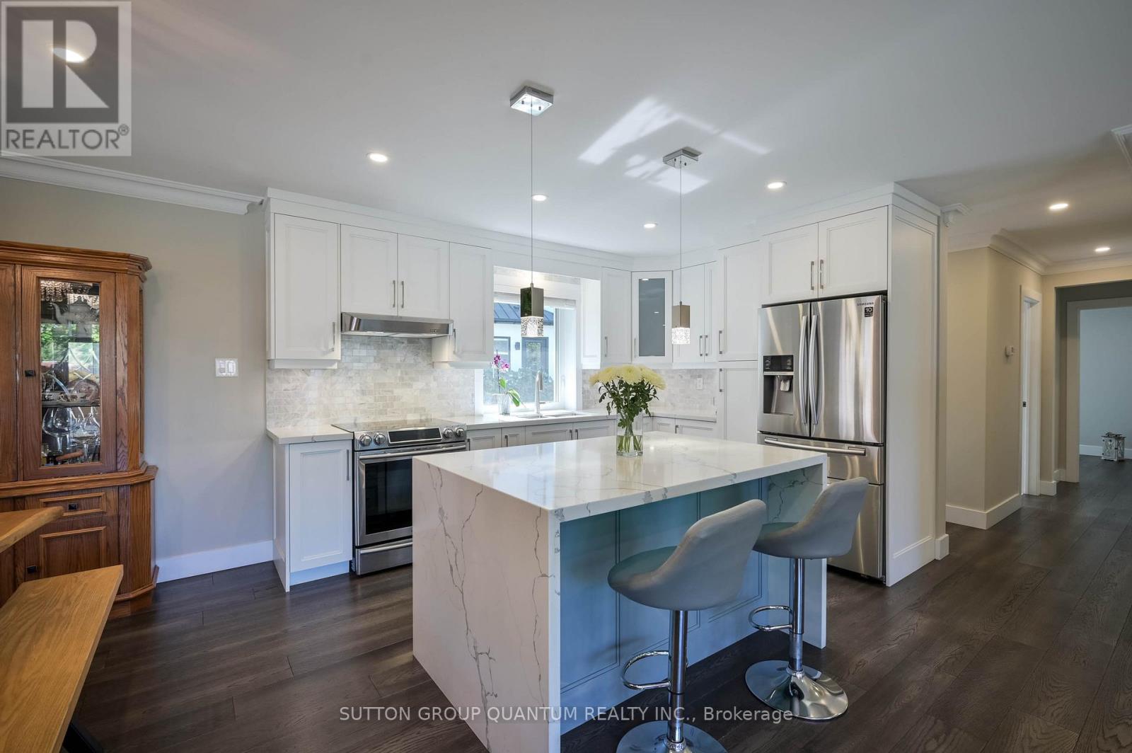 390 Wendall Place, Oakville, Ontario  L6K 2M1 - Photo 6 - W12417447