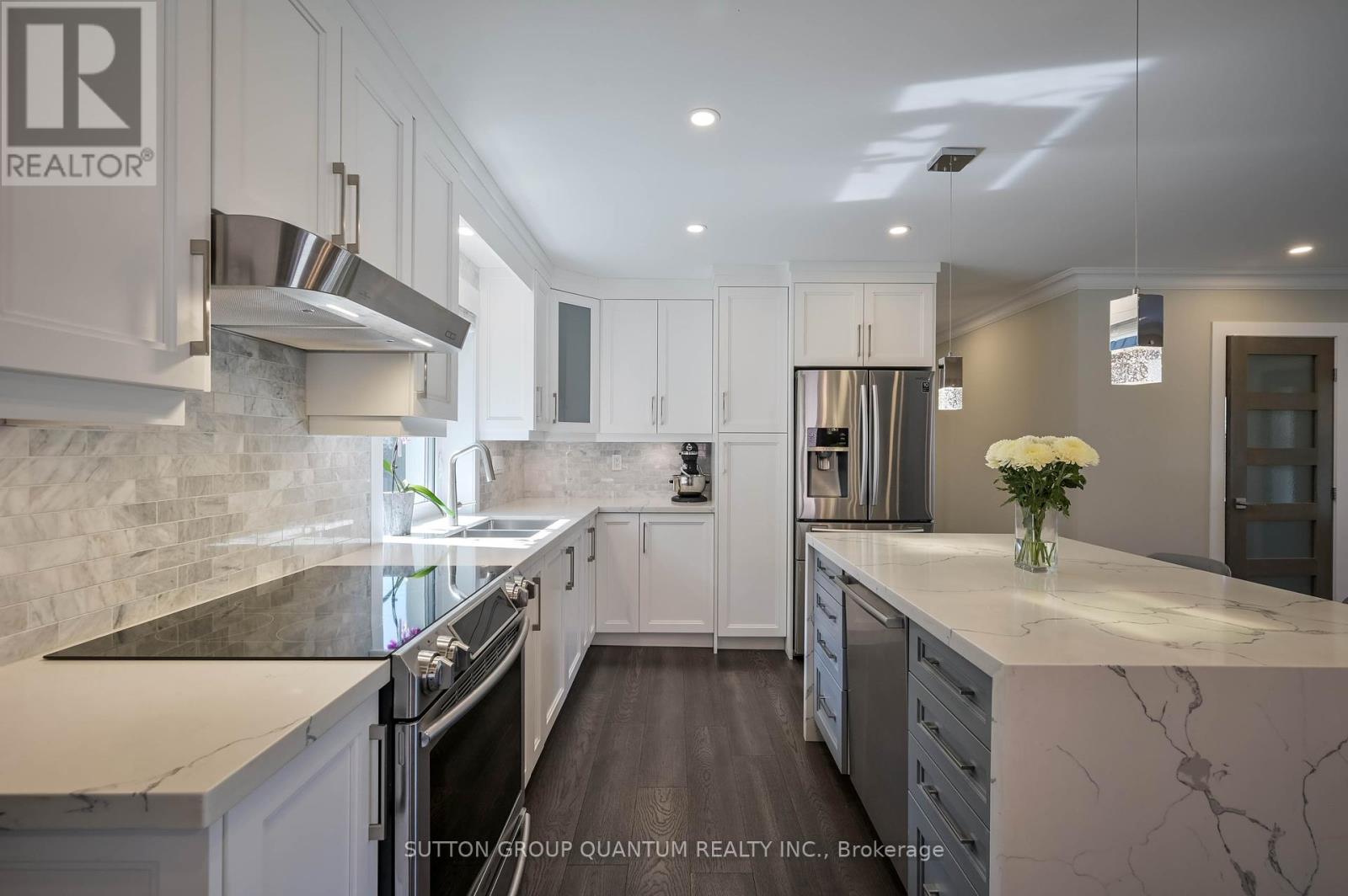 390 Wendall Place, Oakville, Ontario  L6K 2M1 - Photo 8 - W12417447