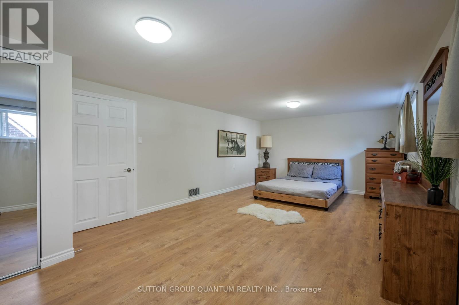 390 Wendall Place, Oakville, Ontario  L6K 2M1 - Photo 36 - W12417447
