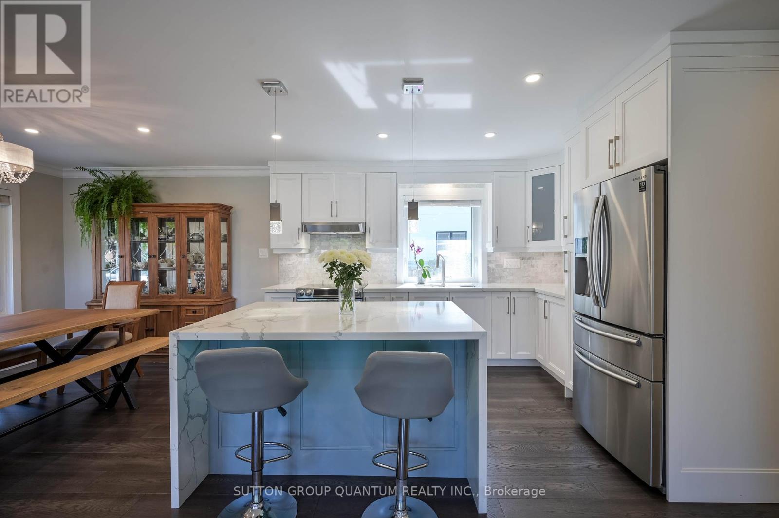 390 Wendall Place, Oakville, Ontario  L6K 2M1 - Photo 5 - W12417447