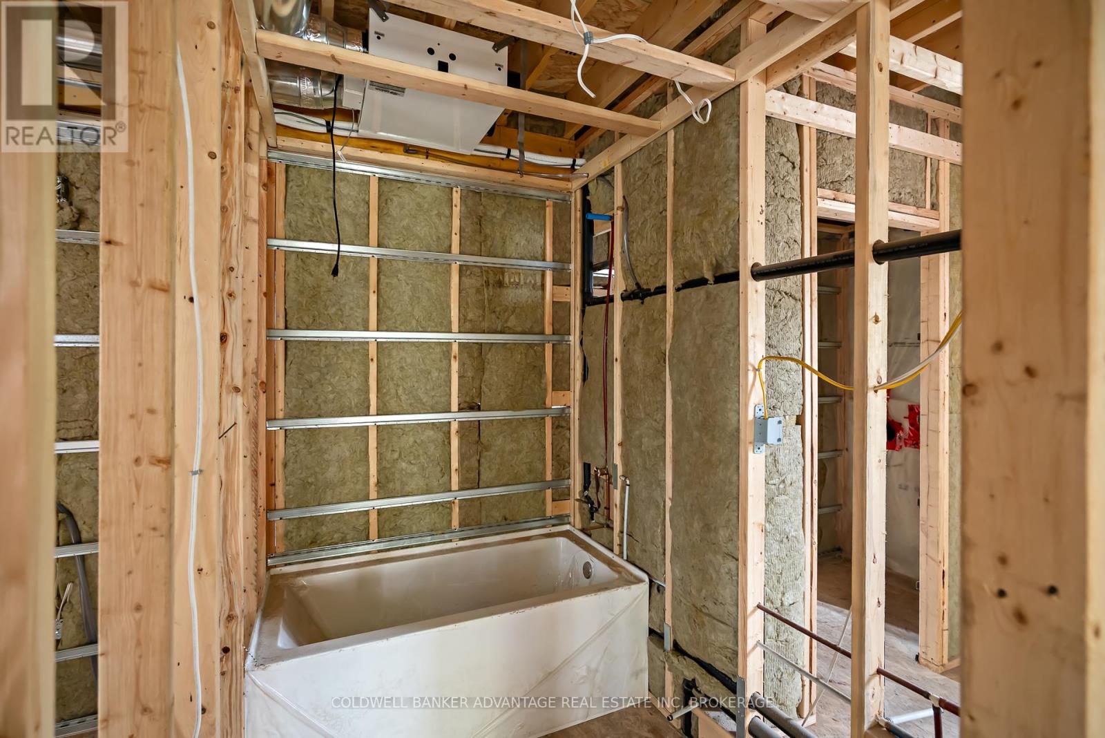 120 Thorold Road, Welland, Ontario  L3C 3V3 - Photo 12 - X12424423