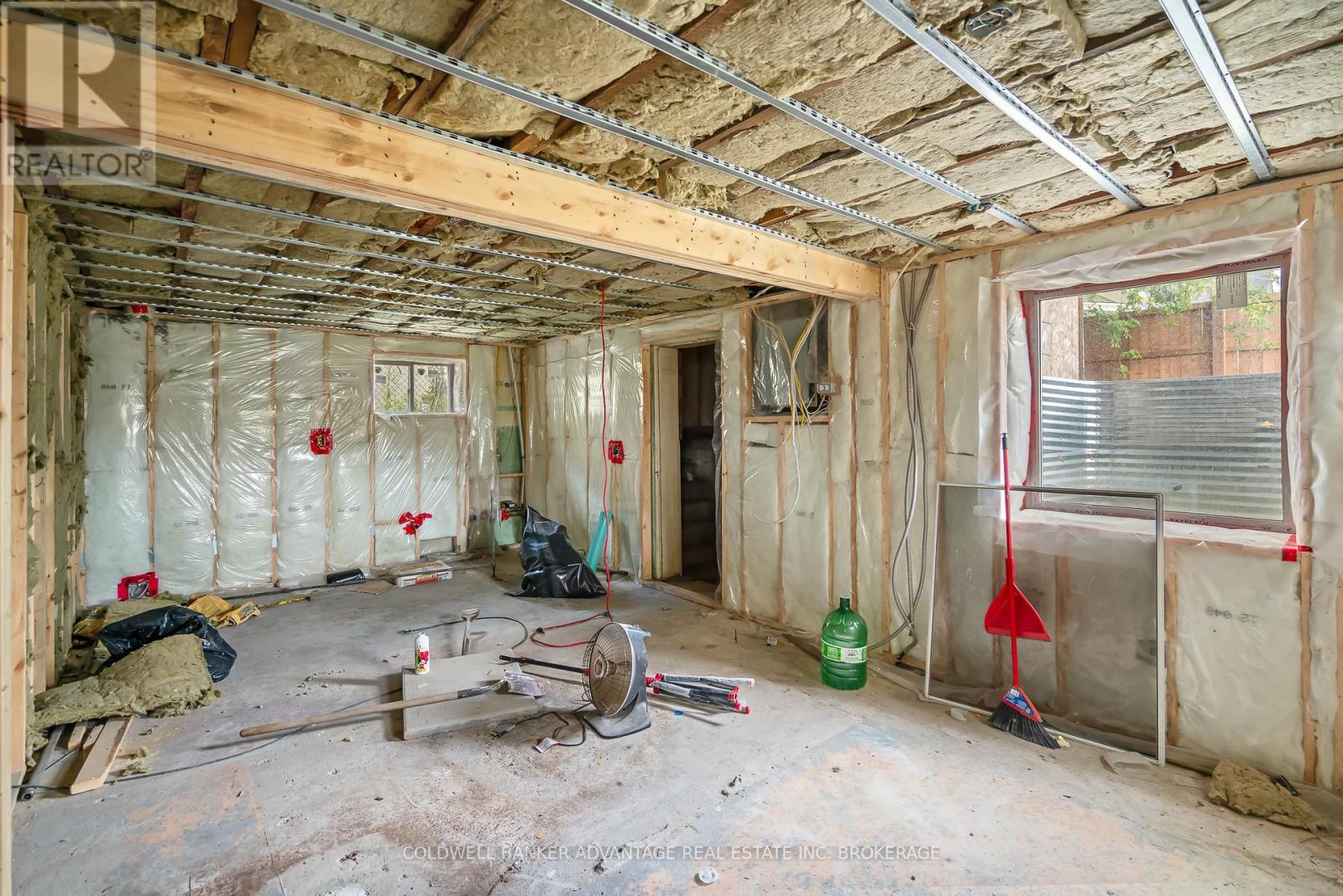 120 Thorold Road, Welland, Ontario  L3C 3V3 - Photo 23 - X12424423