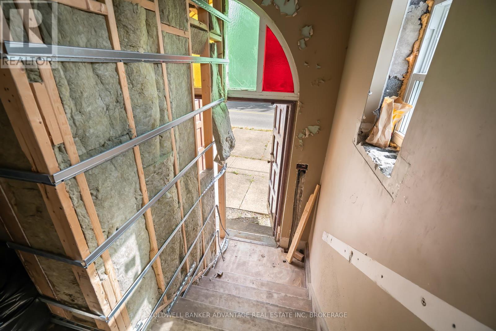 120 Thorold Road, Welland, Ontario  L3C 3V3 - Photo 5 - X12424423