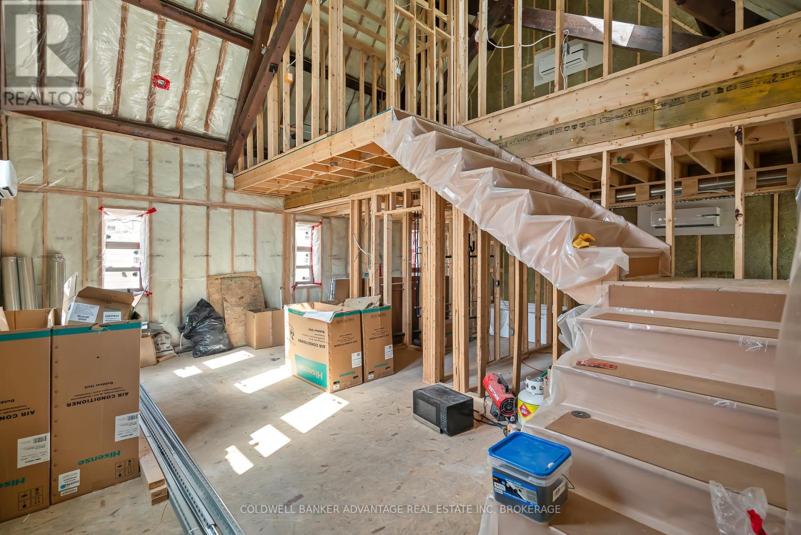 120 Thorold Road, Welland, Ontario  L3C 3V3 - Photo 6 - X12424423