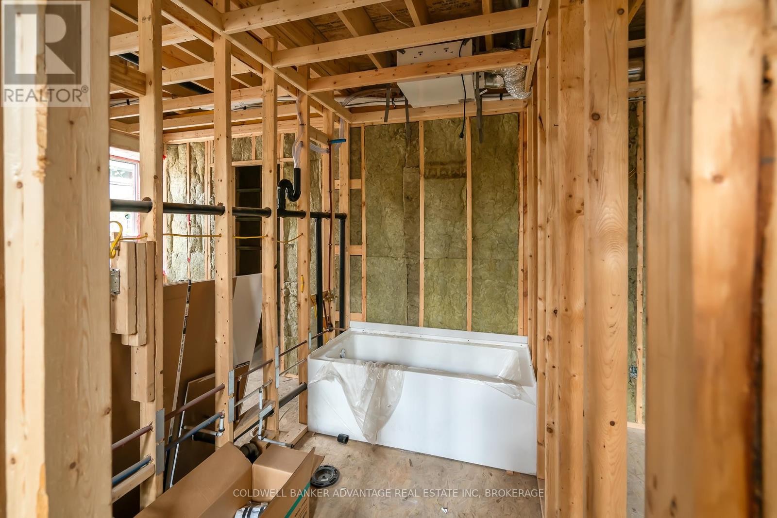 120 Thorold Road, Welland, Ontario  L3C 3V3 - Photo 8 - X12424423
