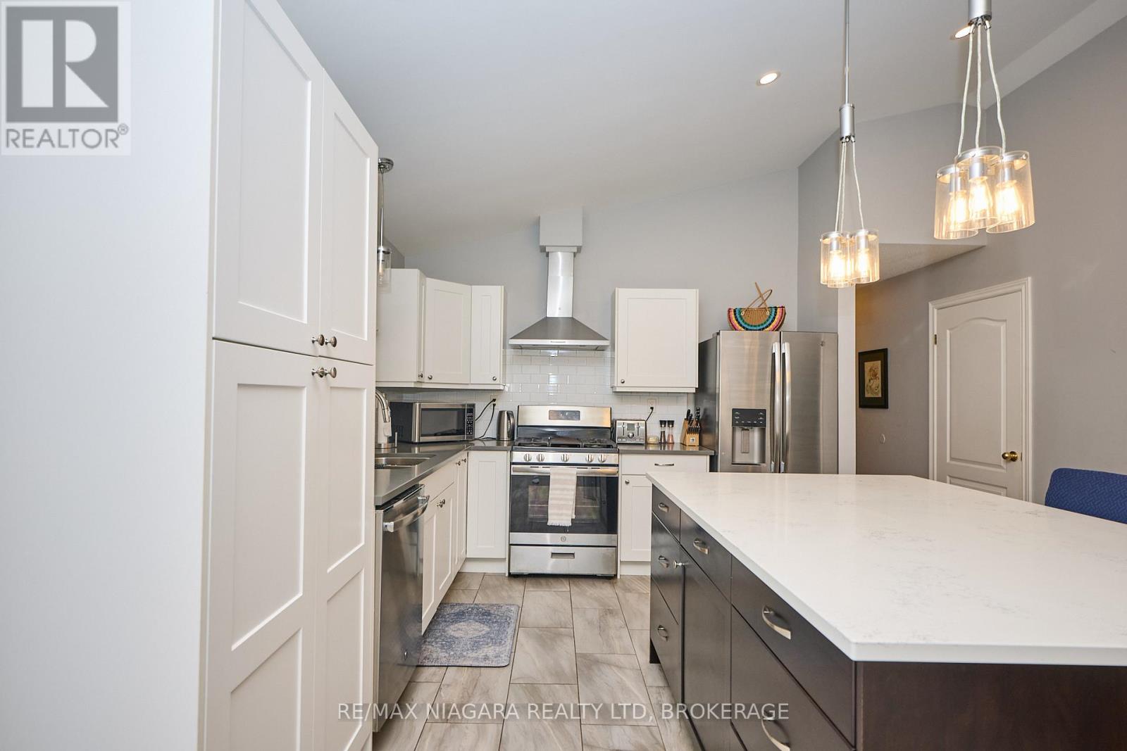 210 Gorham Road, Fort Erie, Ontario  L0S 1N0 - Photo 16 - X12424440
