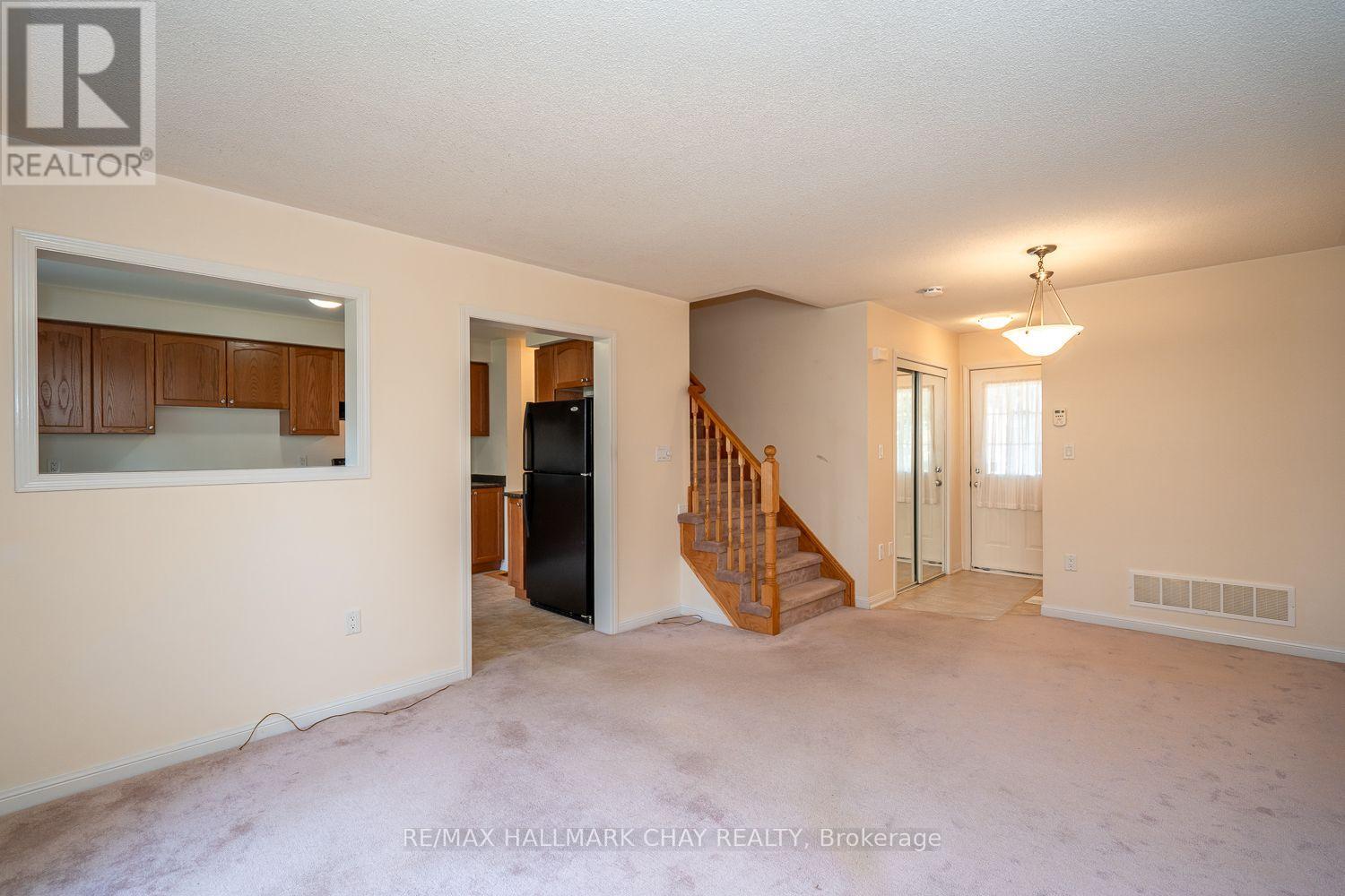 20 Steele Street, New Tecumseth, Ontario  L9R 0E6 - Photo 2 - N12417990