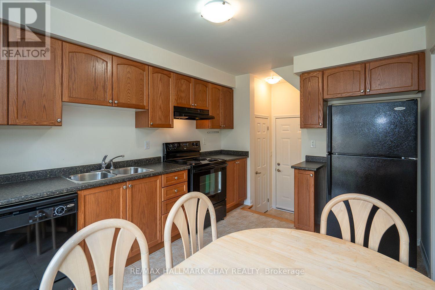 20 Steele Street, New Tecumseth, Ontario  L9R 0E6 - Photo 3 - N12417990