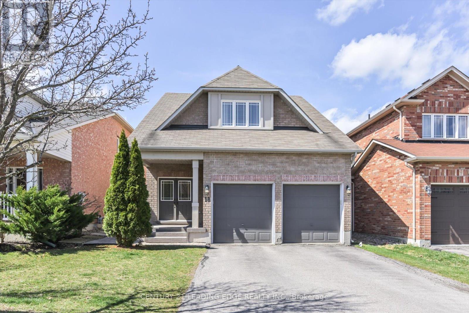 18 KERR LANE, Aurora, Ontario