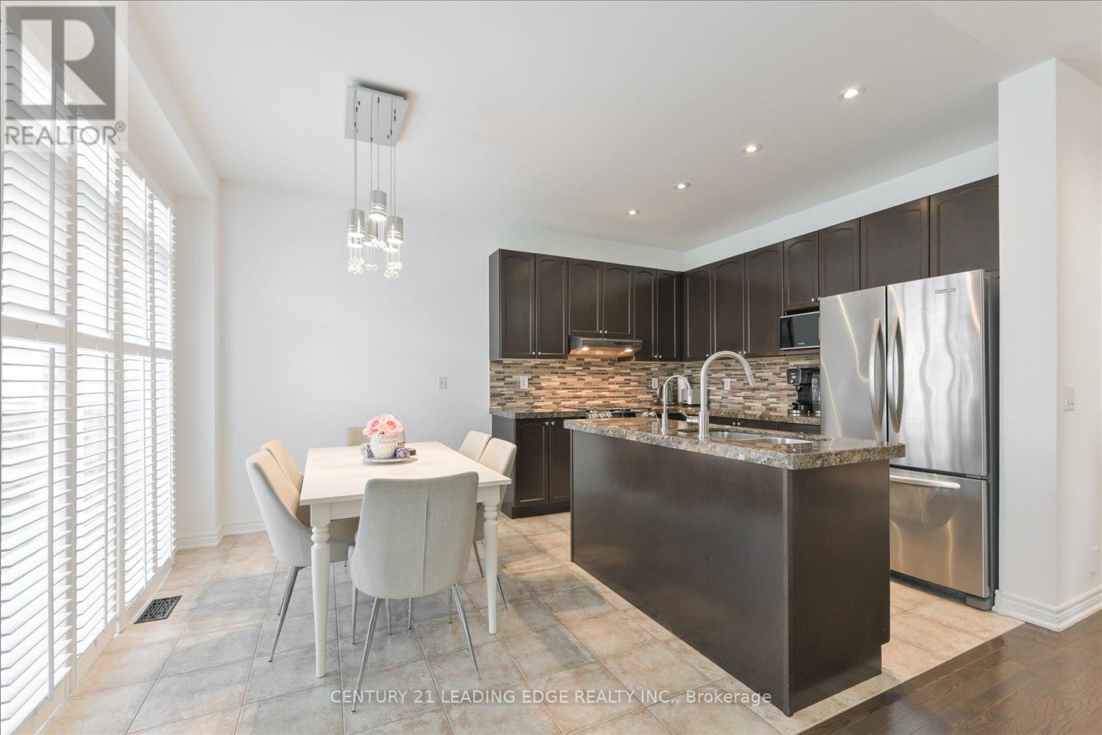 18 Kerr Lane, Aurora, Ontario  L4G 0E5 - Photo 10 - N12424319