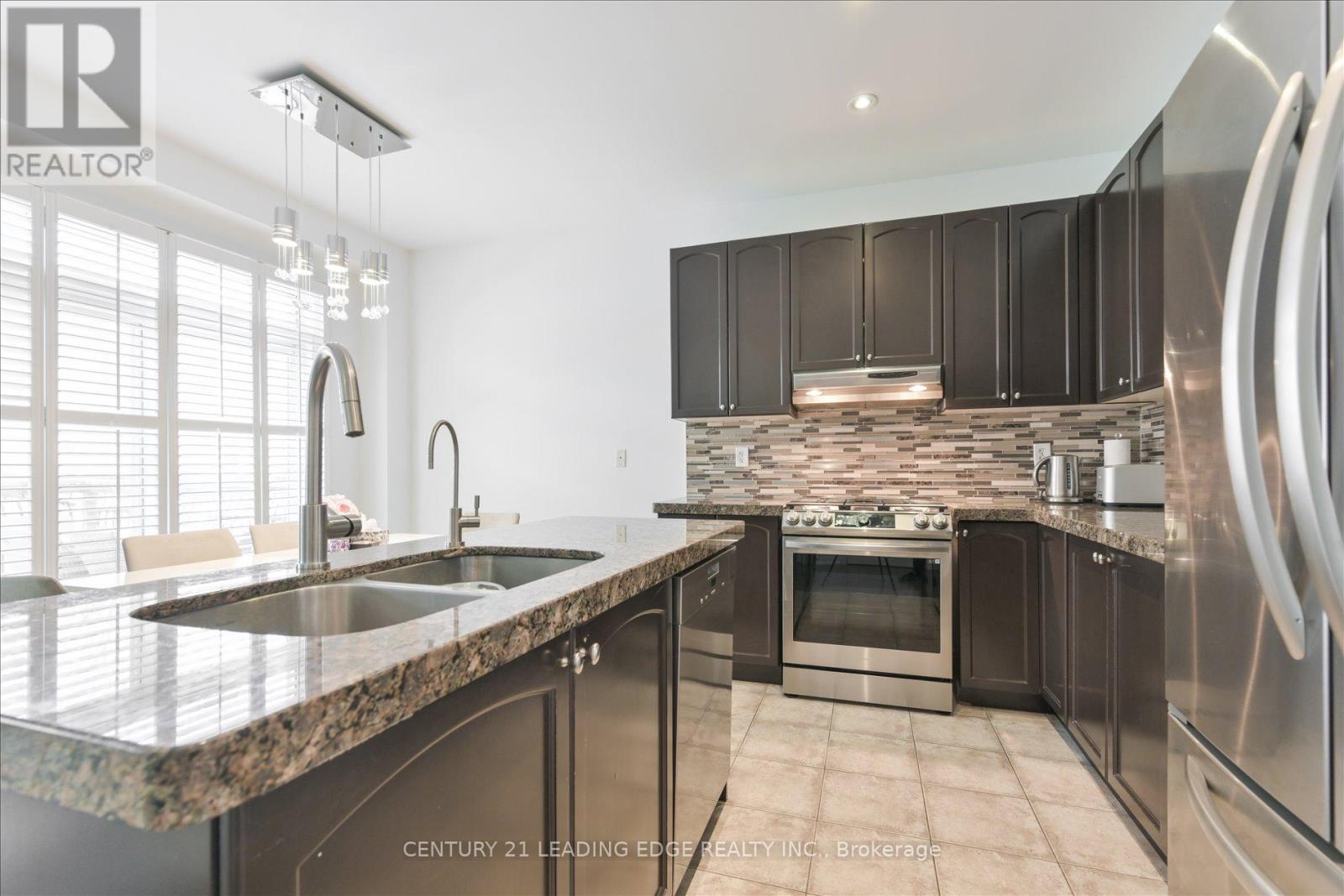 18 Kerr Lane, Aurora, Ontario  L4G 0E5 - Photo 11 - N12424319