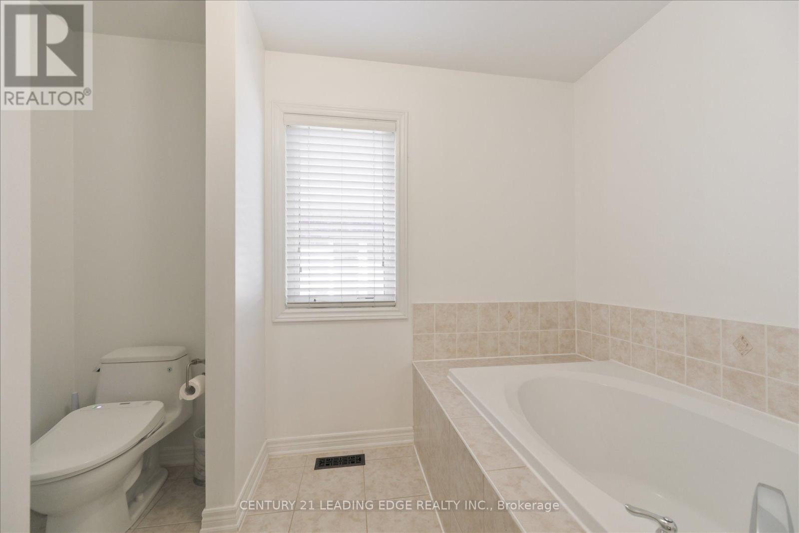 18 Kerr Lane, Aurora, Ontario  L4G 0E5 - Photo 23 - N12424319