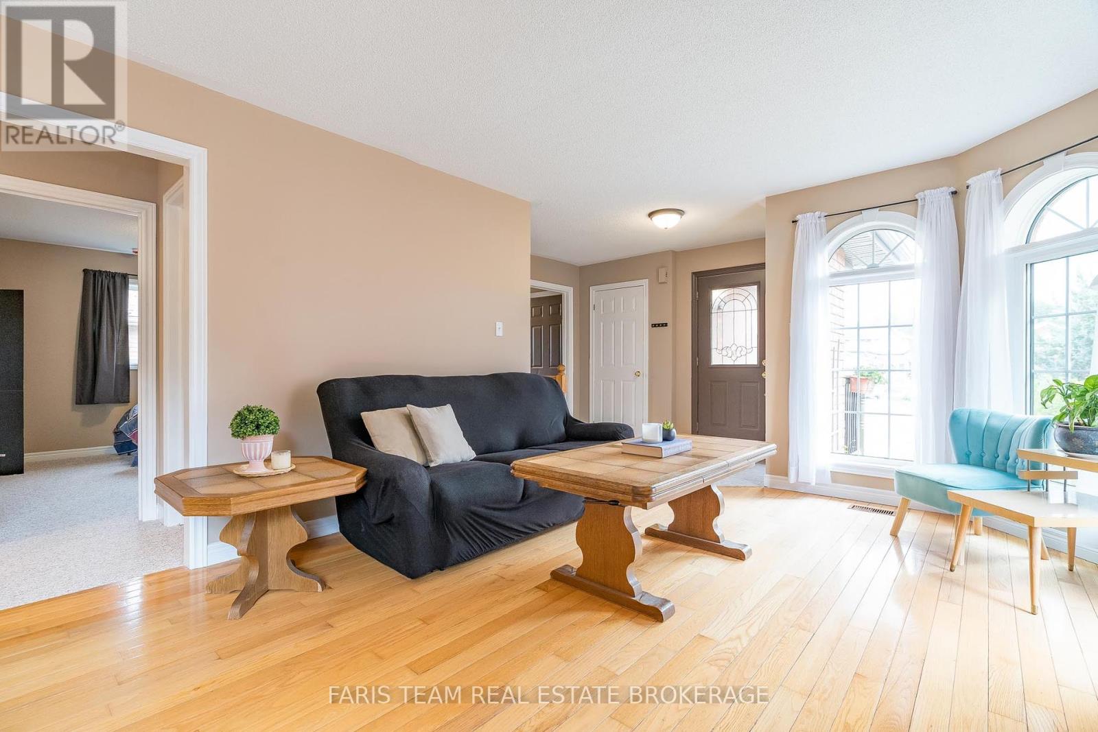 1006 Leslie Drive, Innisfil, Ontario  L9S 2B2 - Photo 11 - N12424326